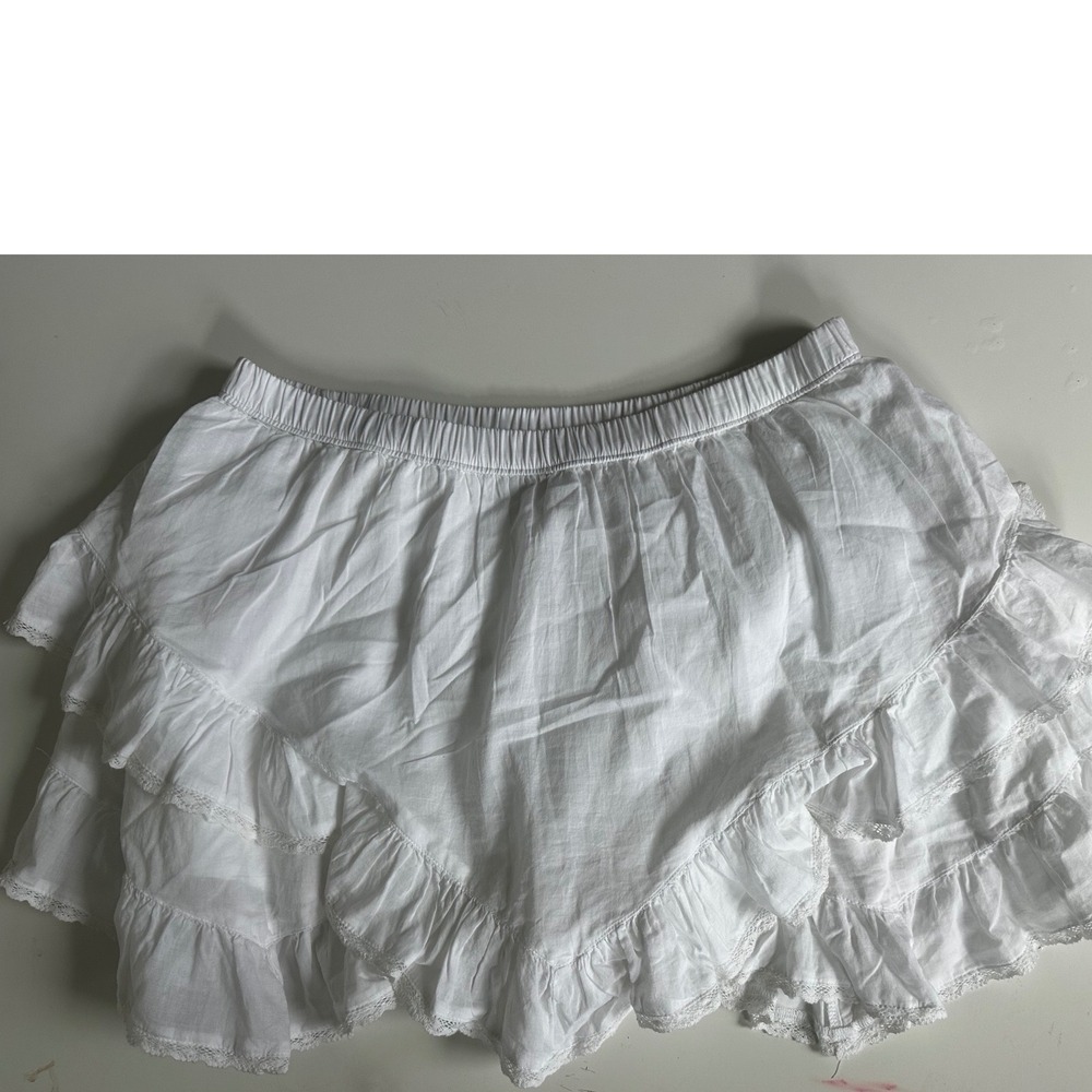 Abercrombie & Fitch White Ruffled Skort